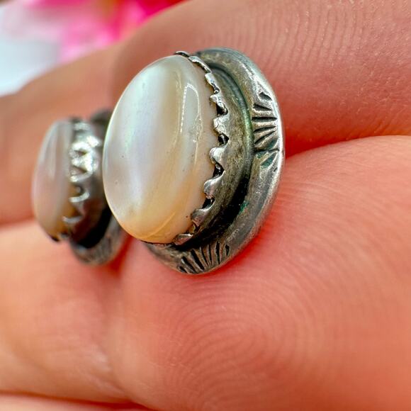 Mother Of Pearl MOP Oval Cabochon Silver Bezel Stud Earrings Southwestern Tribal - Picture 2 of 16